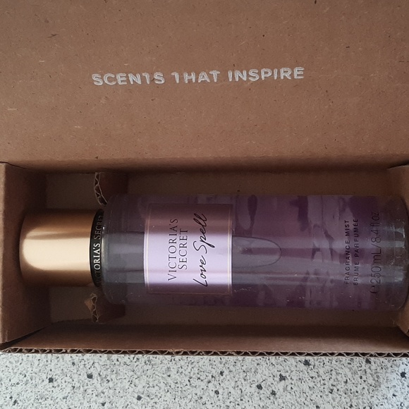 New Victoria's Secret Love Spell body mist spray, 250ml/8.4 FL oz - Picture 3 of 6
